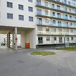 Z Widokiem Na Jezioro I Garazem